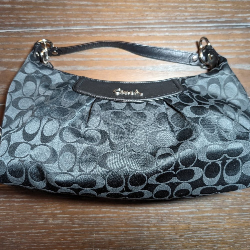 Authentic Coach Ashley Signature Hobo Bag in black EUC